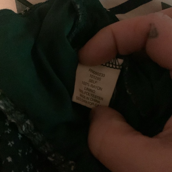 Small L.A. Hearts Forrest Green floral crop top elastic spaghetti straps - Picture 4 of 4